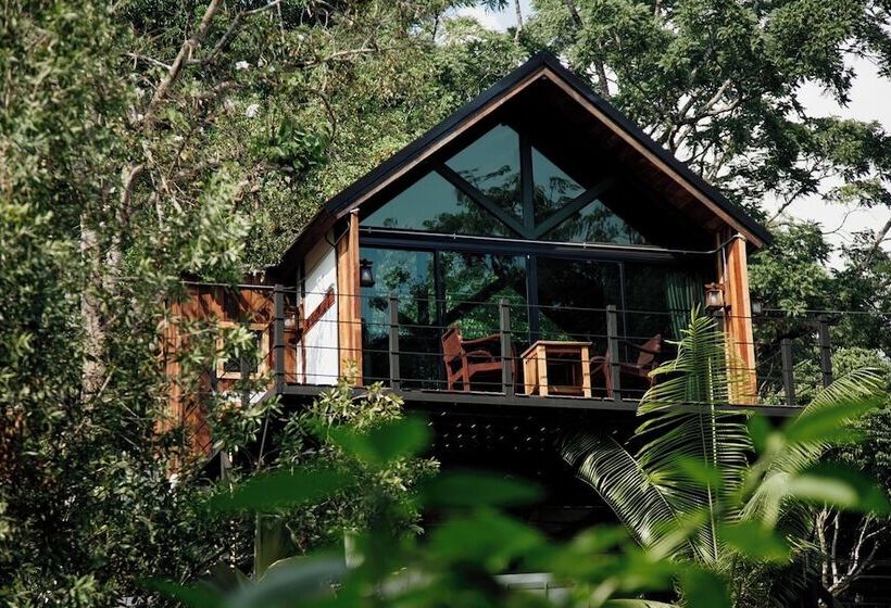 هتل Voraman Hut