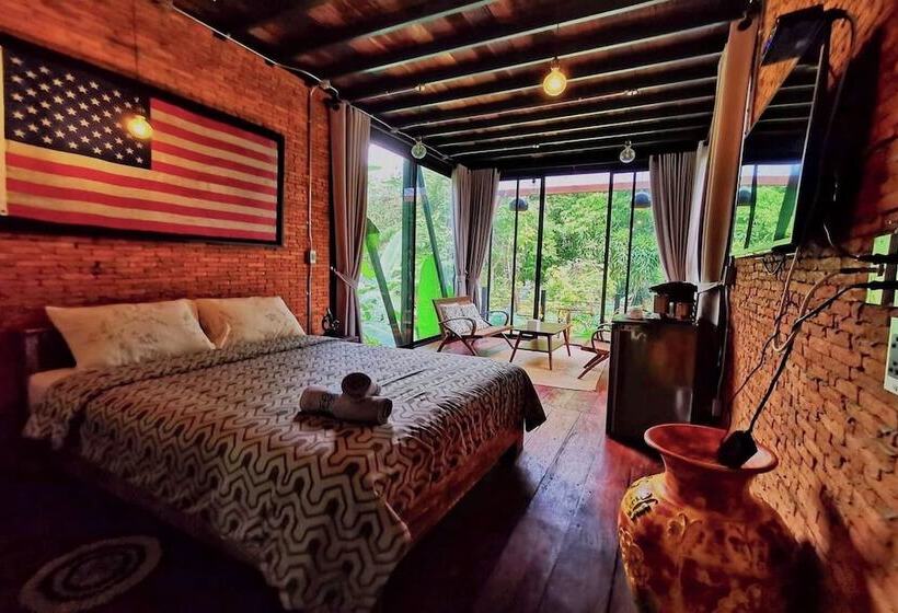 هتل Voraman Hut