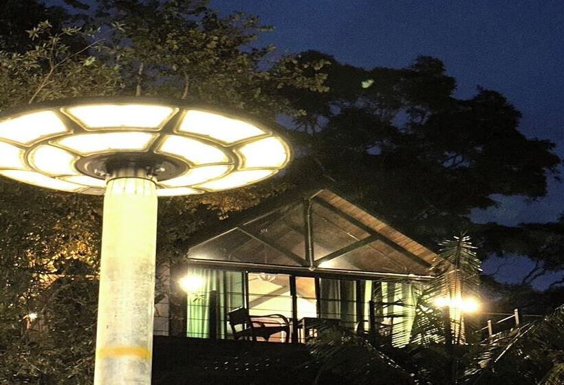 هتل Voraman Hut