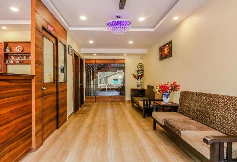 فندق Candolim Grande