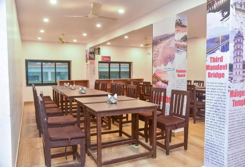 فندق Candolim Grande