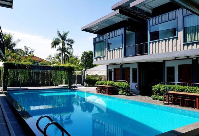 فندق Kluang Container Swimming Pool