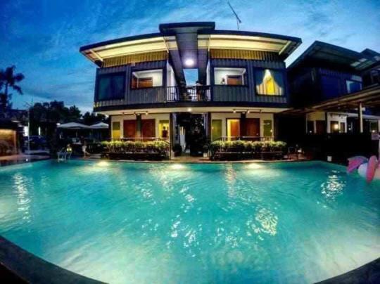 فندق Kluang Container Swimming Pool