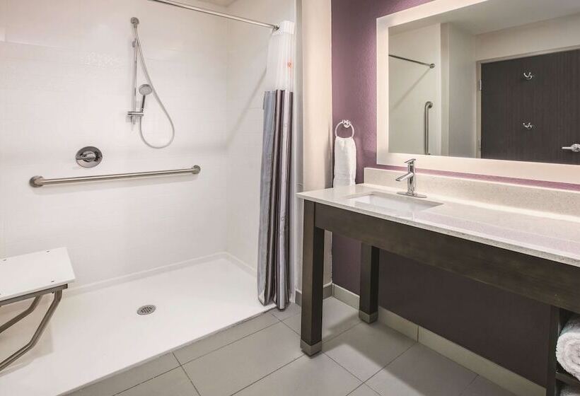 هتل La Quinta By Wyndham Dallas   Richardson