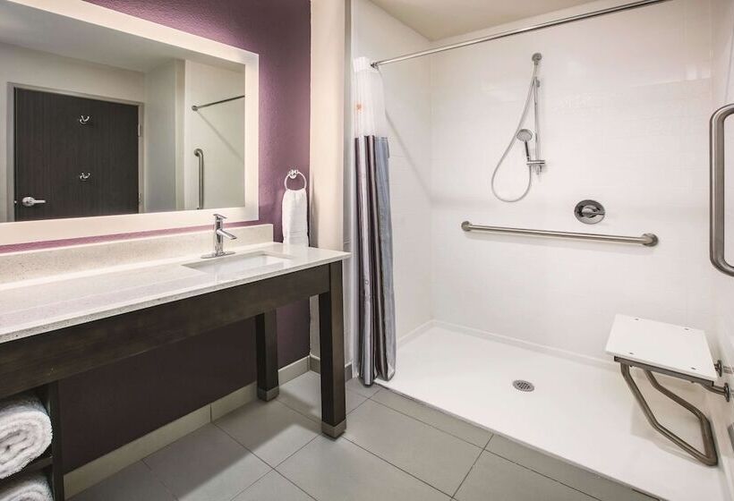 هتل La Quinta By Wyndham Dallas   Richardson