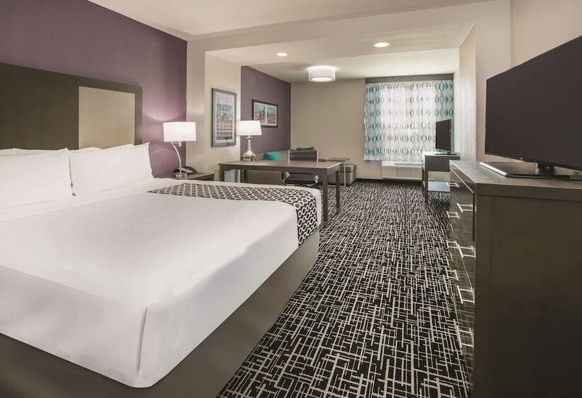 هتل La Quinta By Wyndham Dallas   Richardson