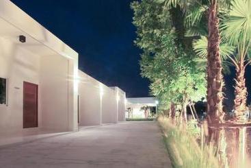 استراحتگاه West View Villa