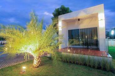 استراحتگاه West View Villa