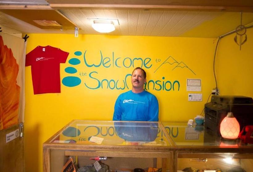 فندق صغير Snowmansion Taos Adventure Lodge