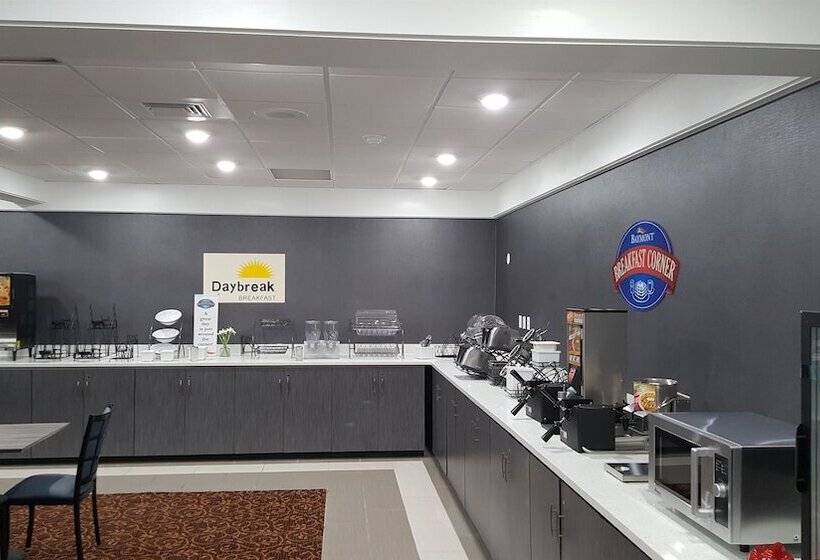 هتل Baymont By Wyndham Grand Rapids Near Downtown