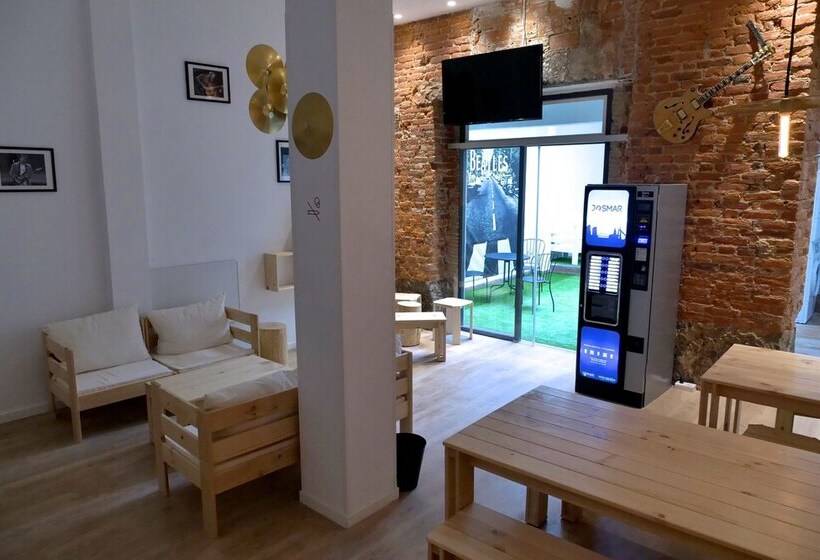 Guitar Hostel