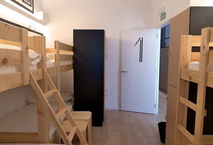 Guitar Hostel