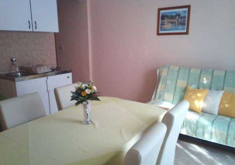 Fotos del hotel Apartments Burmeta:  3