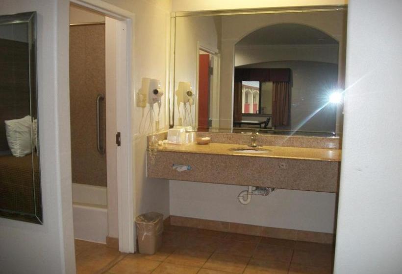 Fotos del hotel Woodland Inn And Suites:  3