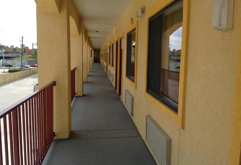 Fotos del hotel Woodland Inn And Suites:  4