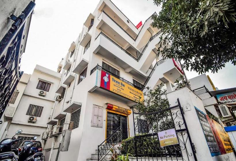 Fotos del hotel Oyo 132 Hotel Royal T:  3