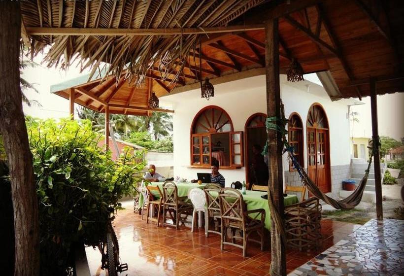 Fotos del hotel Hostal Las Gardenias:  9