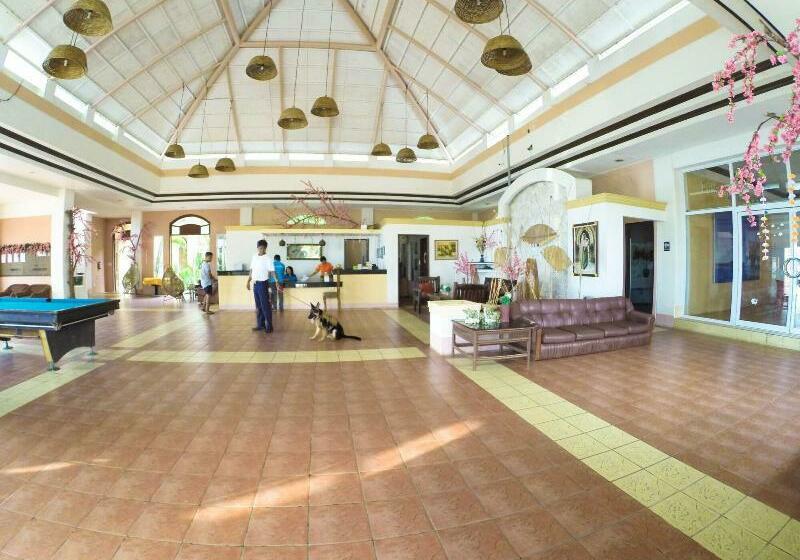 Fotos del hotel Pangil Beach Resort:  6