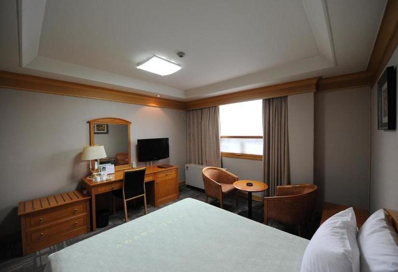 Fotos del hotel Savoy:  8