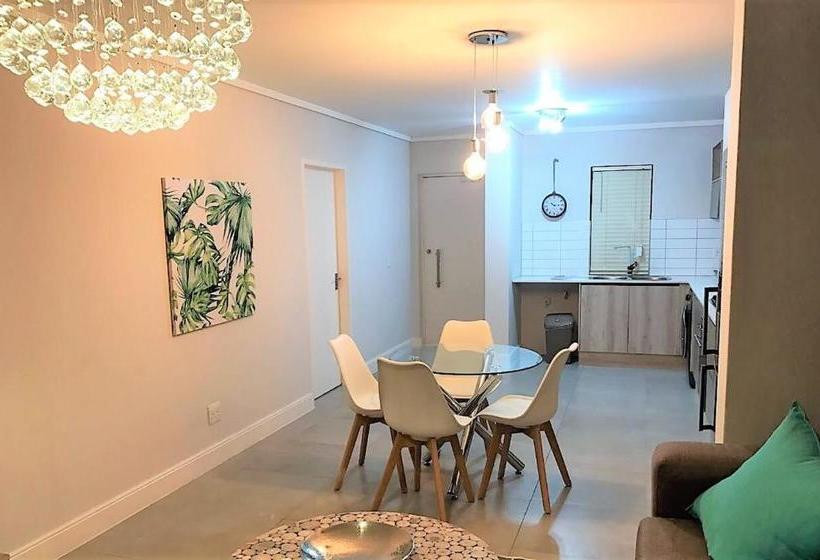 Fotos del hotel Waters Edge Luxury Apartments:  15