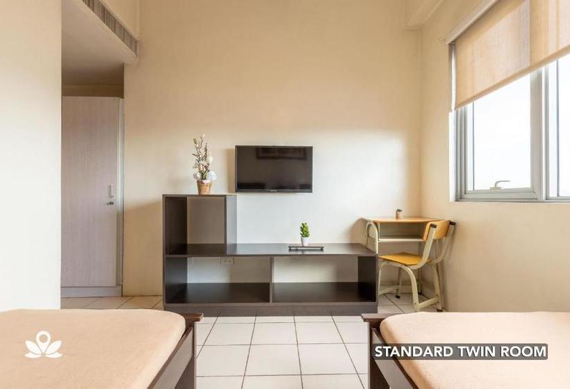 Fotos del hotel Golden Panda Dormtel By Zen Rooms:  13