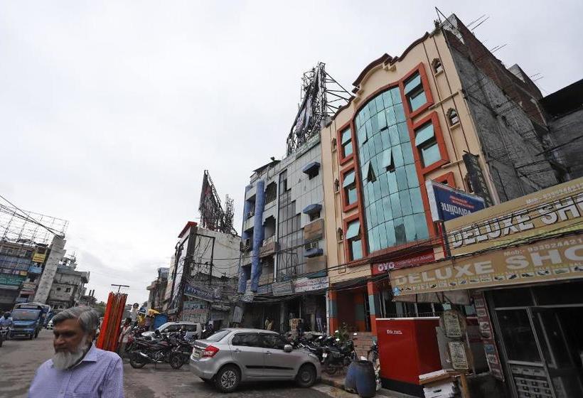 Oyo Flagship 76697  Park Awadh