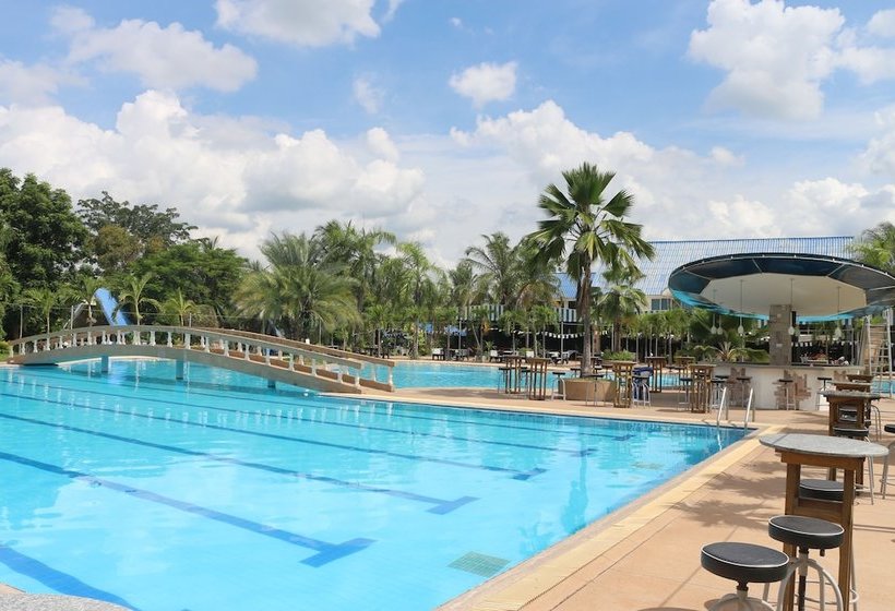 Fotos del hotel Castle Howchow Beach Resort:  2