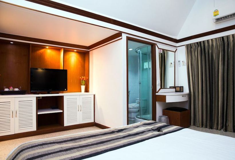 Fotos del hotel Castle Howchow Beach Resort:  1