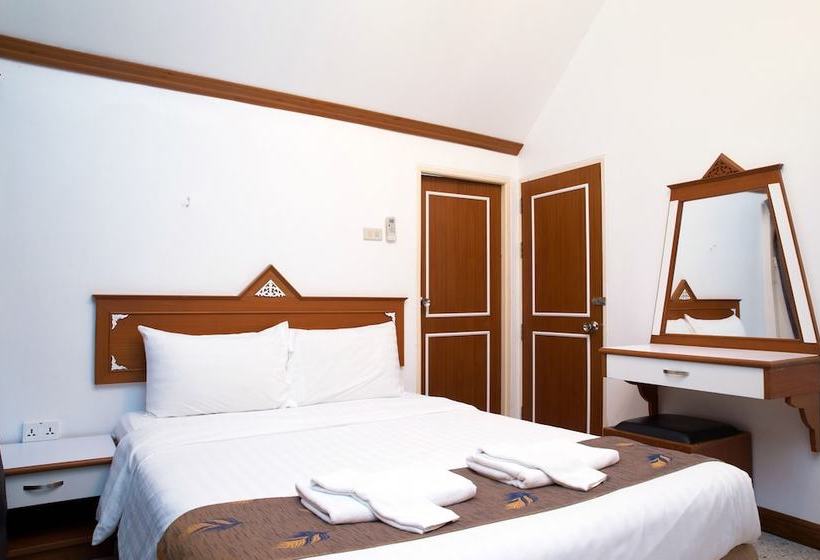 Fotos del hotel Castle Howchow Beach Resort:  8