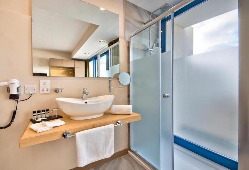 Fotos del hotel The British Suites:  9