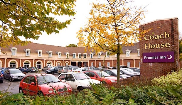 Premier Inn Manchester Trafford Centre South