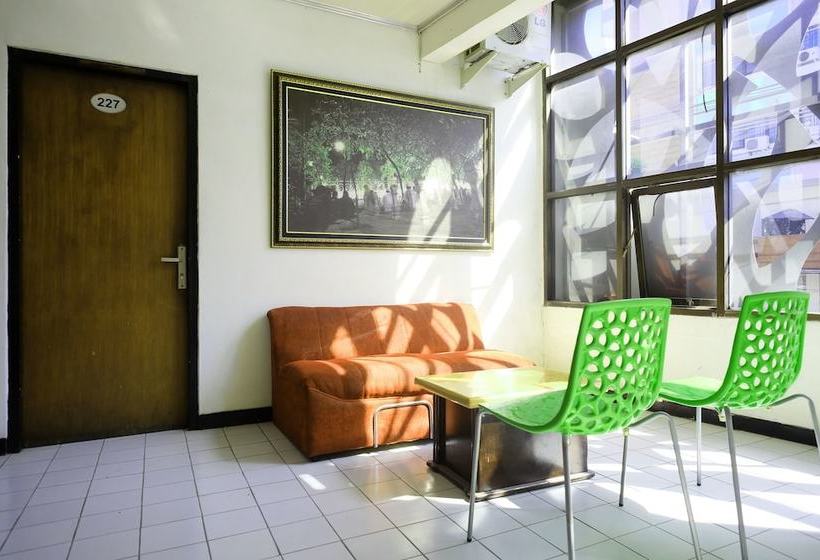 Fotos del hotel Zen Rooms Basic Kalimas Sunan Ampel:  3