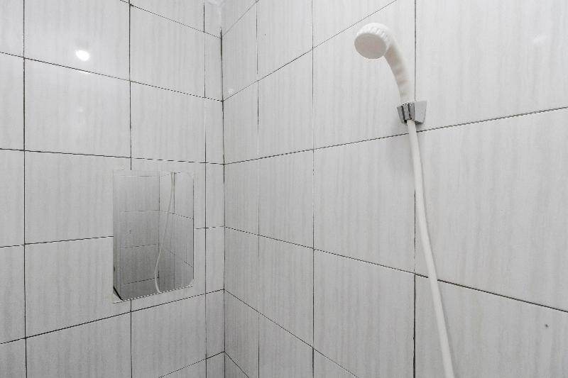 Fotos del hotel Reddoorz Plus Near Budi Luhur University Jakarta:  13