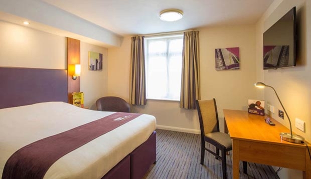 Fotos del hotel Premier Inn Bournemouth East Lynton Court:  2