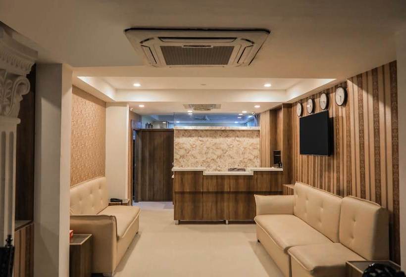 Fotos del hotel Capital O 15079 Navvada Regency:  4