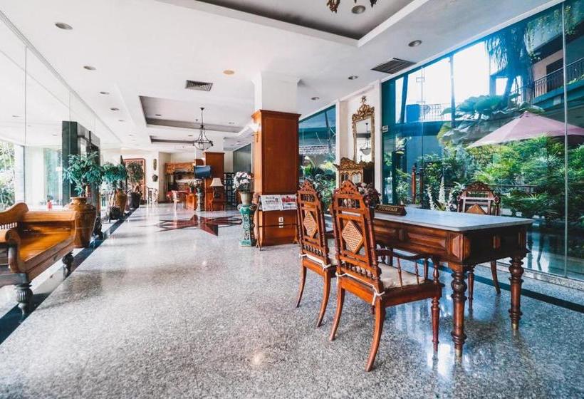 Fotos del hotel The Paragon Hotel By Reddoorz:  9