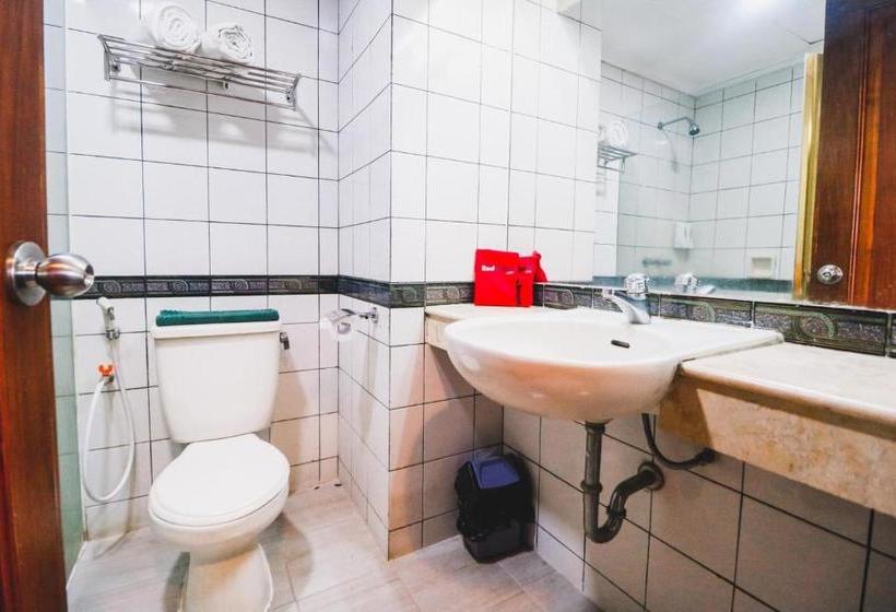 Fotos del hotel The Paragon Hotel By Reddoorz:  25