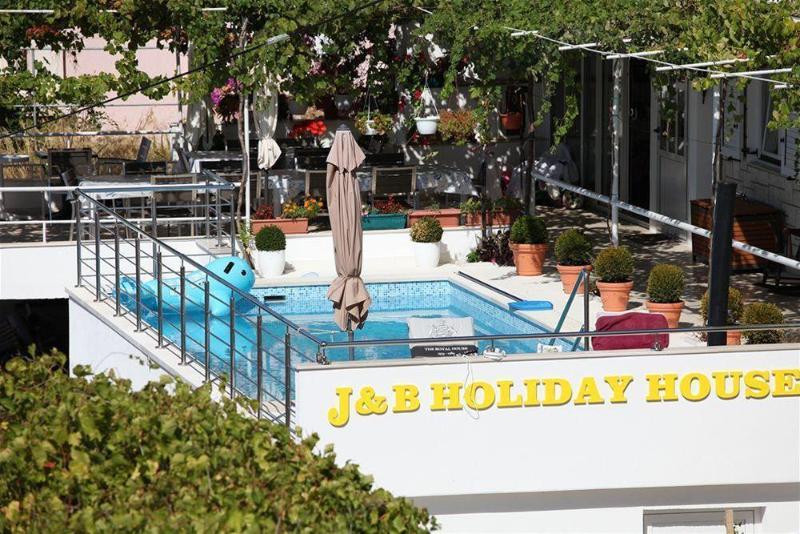 Fotos del hotel J & B Holiday House:  7