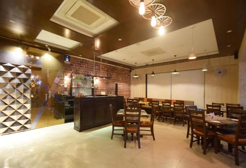 Fotos del hotel Fabhotel Radiant Star Lalkothi:  7