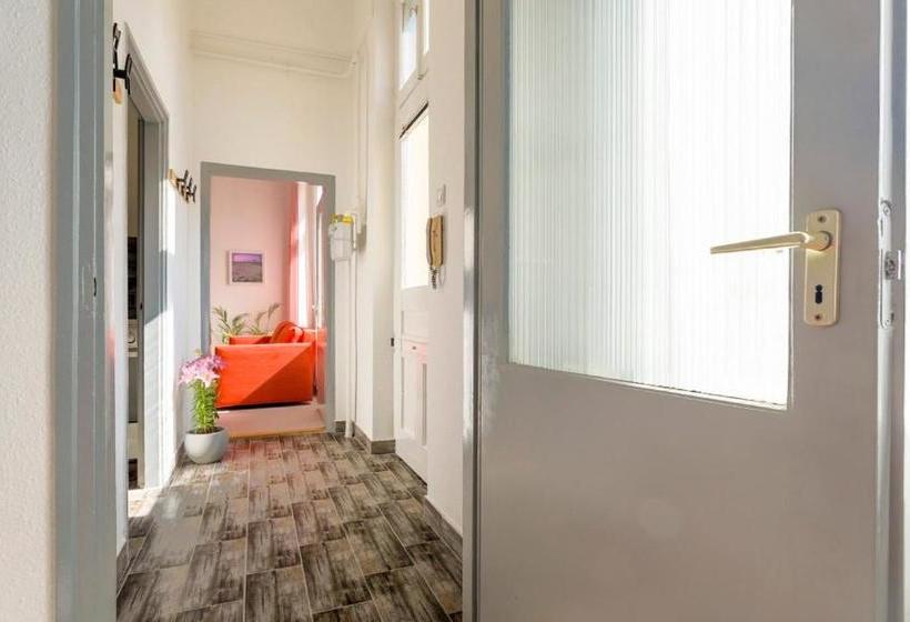 Fotos del hotel Souper Apartments Downtown:  2