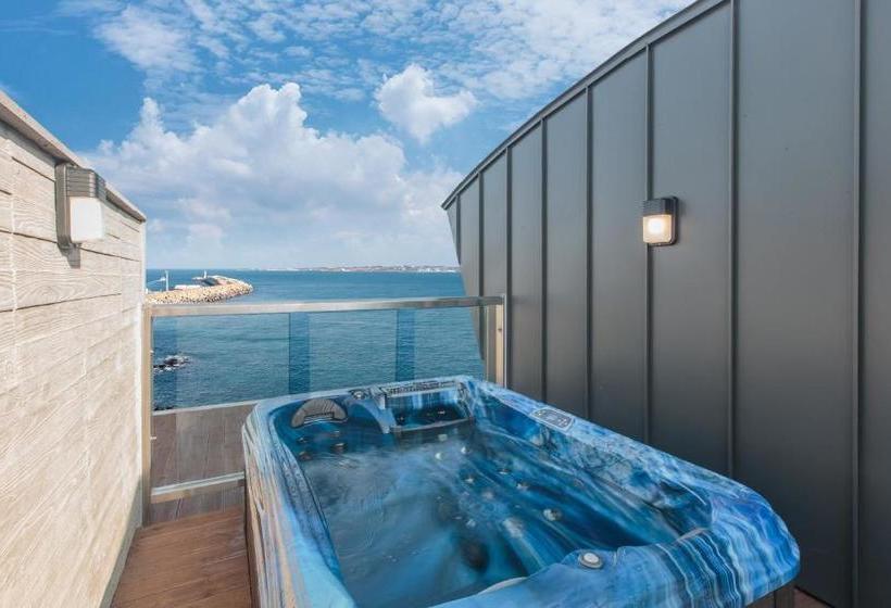 Fotos del hotel The Cloud Pool And Spa:  3