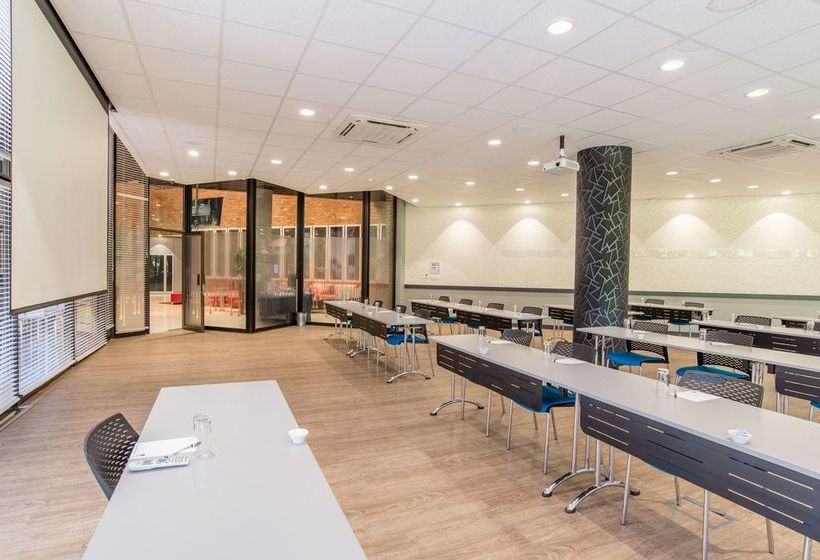 Fotos del hotel Fnb Conference Centre And:  22