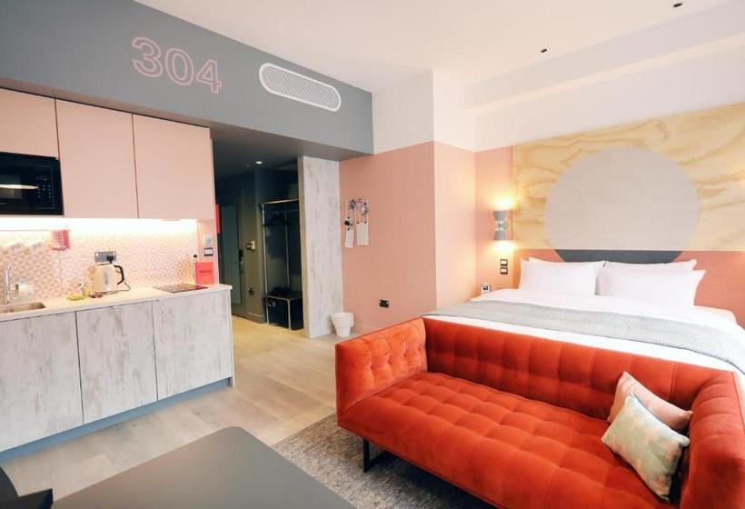 Fotos del hotel Room2 Southampton Hometel:  5