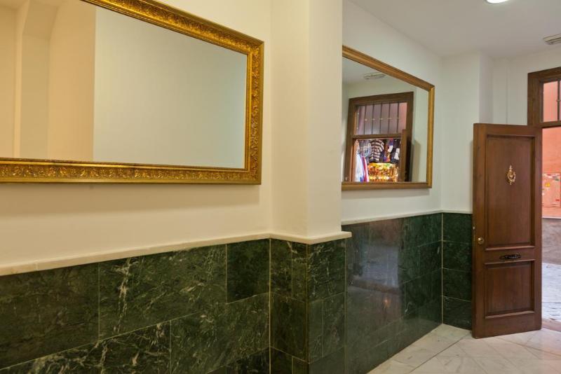 Fotos del hotel Apartamentos Elvira 21:  12