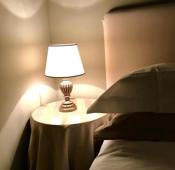 Fotos del hotel Capri Moon Guest House:  14