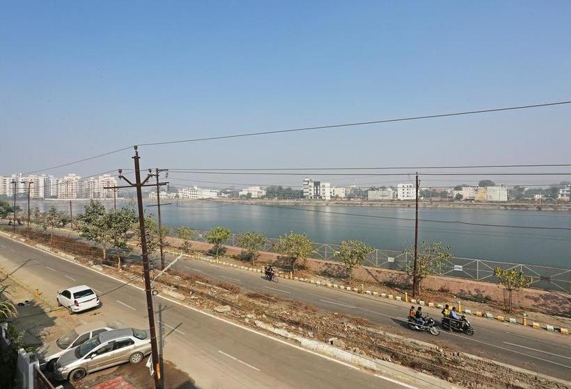 Fotos del hotel Oyo 11046 Hotel Surya Inn 2:  5