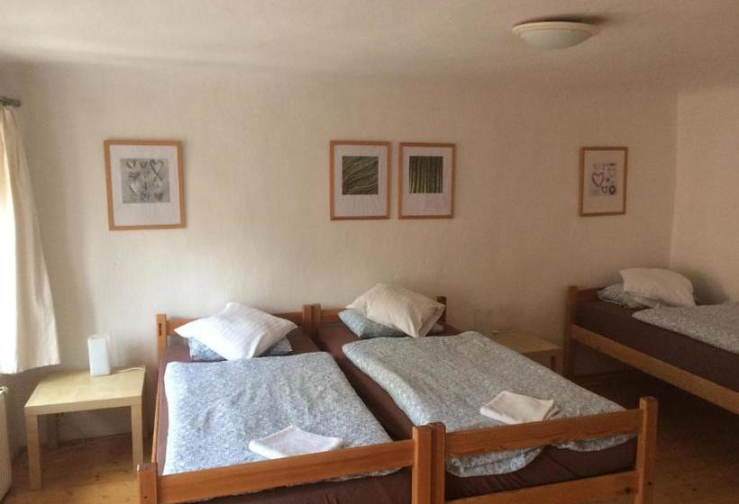 Fotos del hotel At The Golden Plough Apartments:  5