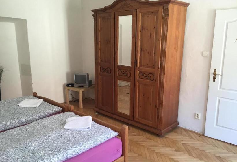 Fotos del hotel At The Golden Plough Apartments:  12