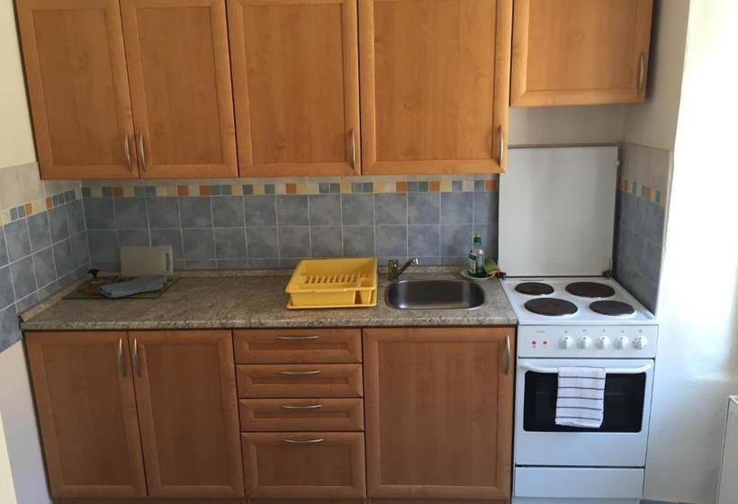 Fotos del hotel At The Golden Plough Apartments:  6