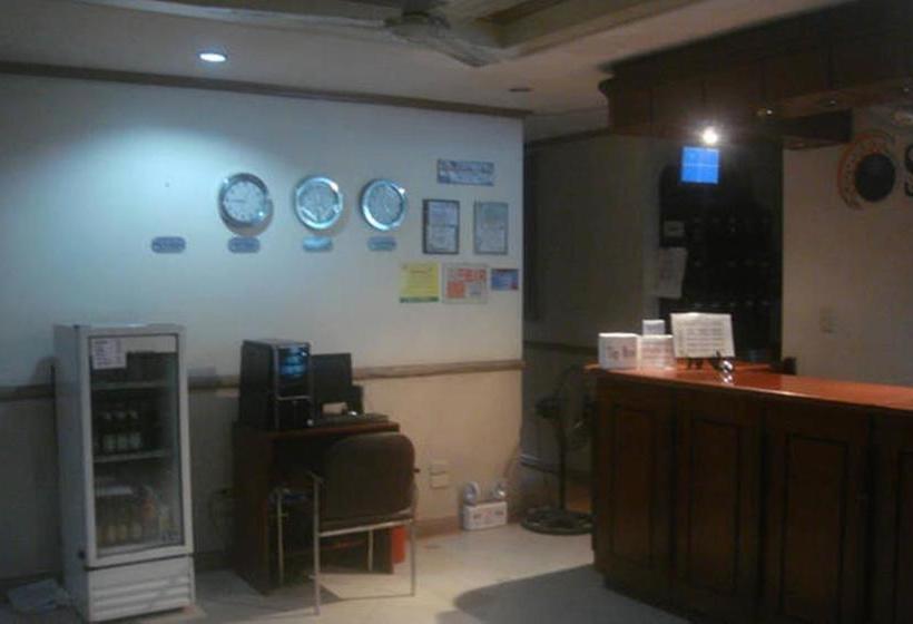 Fotos del hotel Balibago Villa:  3